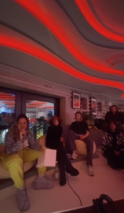 FLINTA* Panel Talk „Unsichtbar krank - Endometriose in der Clubkultur“ mit Fotoausstellung Endoschwestern in der Villa Viva